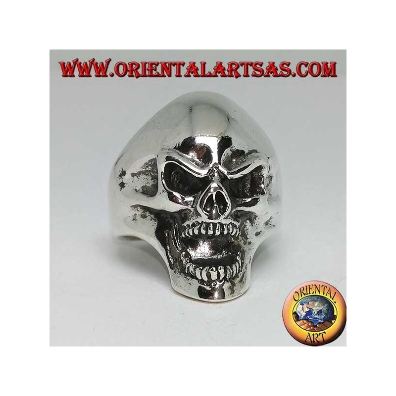 Anillo de plata con calavera agresiva