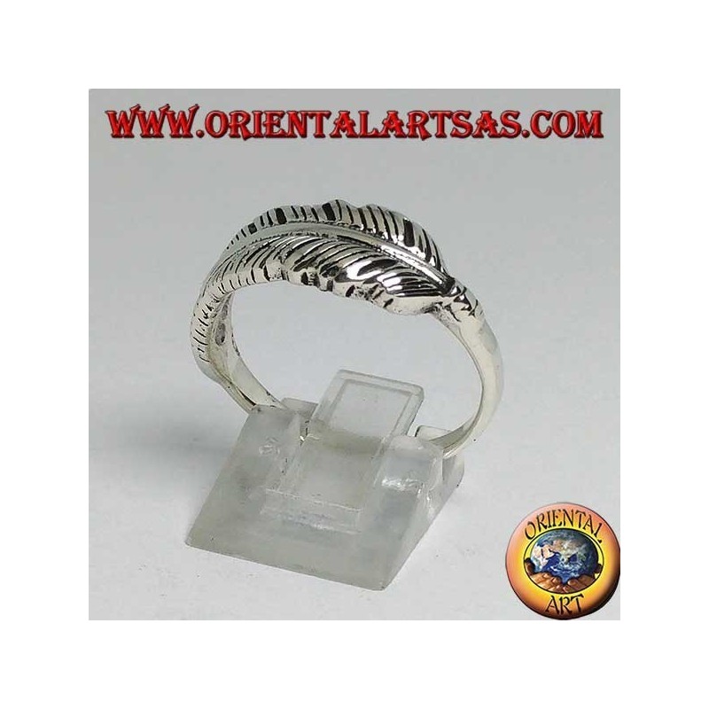 Anillo de plata con forma de pluma india