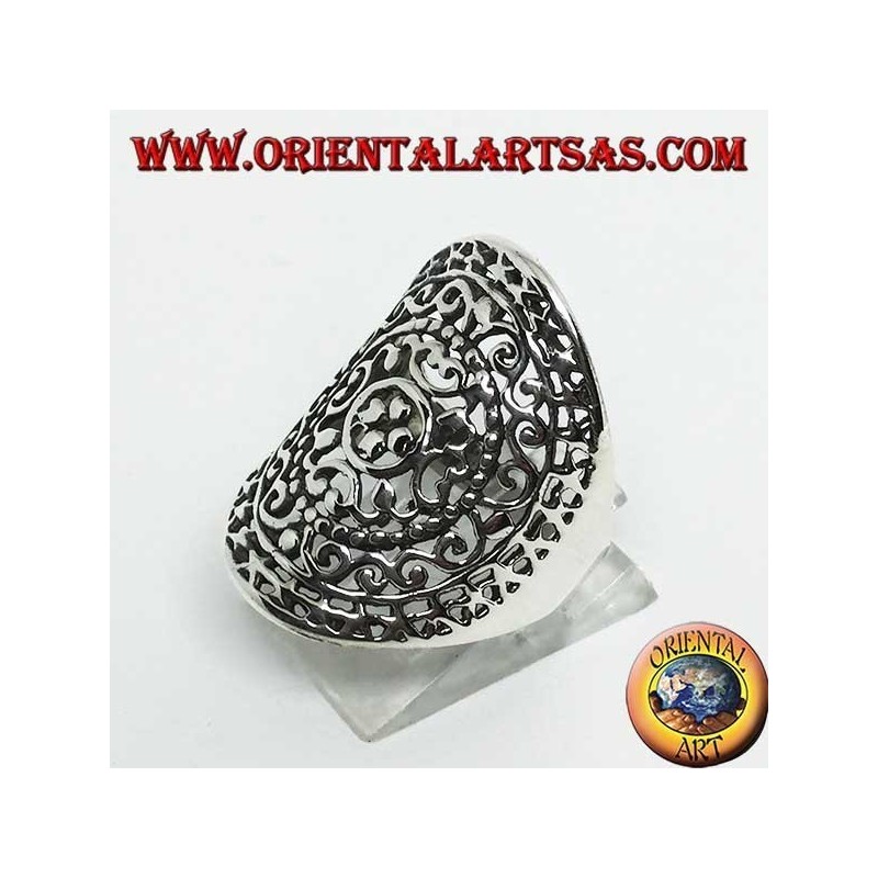 Anillo ovalado de plata calado con decoraciones barrocas