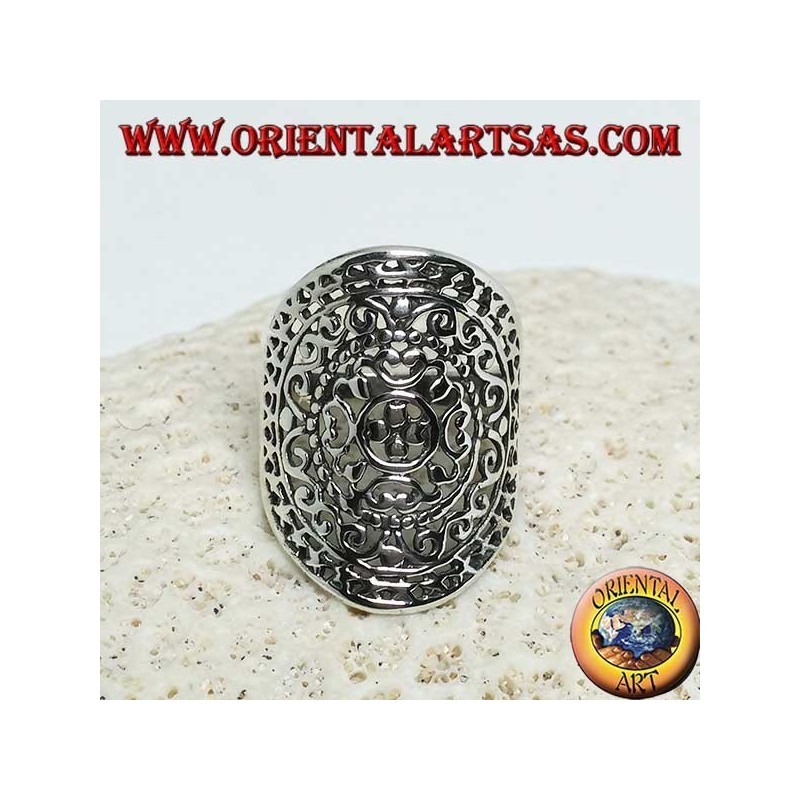 Openwork oval silver ring with baroque decorations