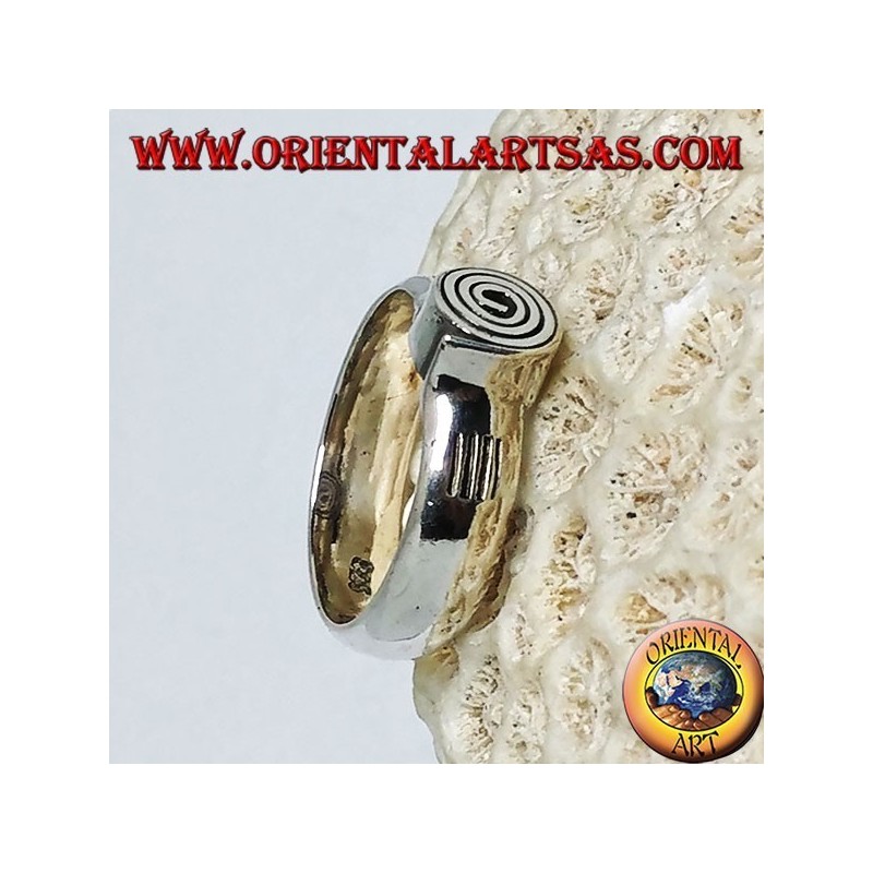 Silver ring with handmade central spiral