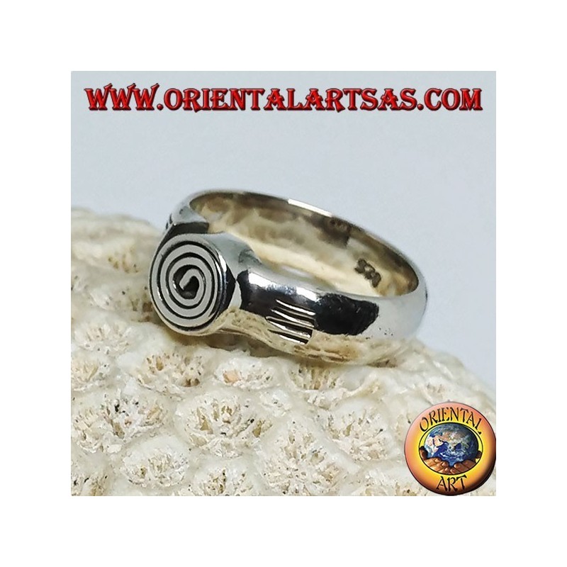 Bague en argent avec spirale centrale faite main
