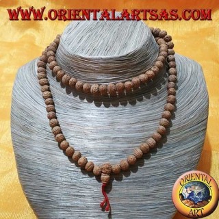 Chapelet bouddhiste Mālā (Japamālā) avec 108 grains de 8 mm. en graines Ritu ou Raktu et fils rouges