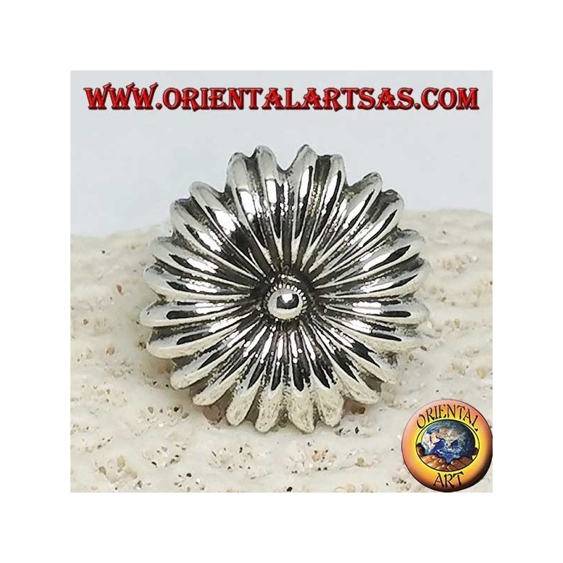 Anello in argento a forma di margherita