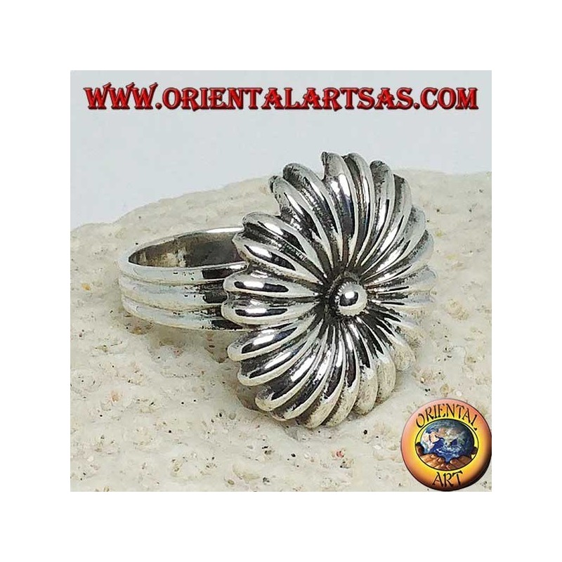 Anillo de plata en forma de margarita