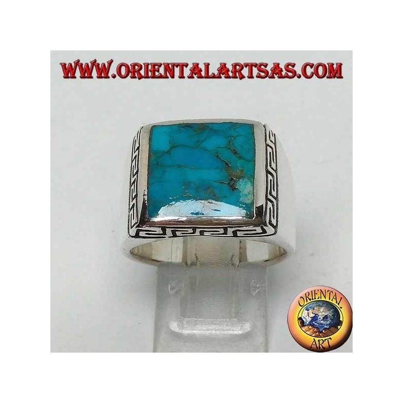 Anillo de plata con turquesa cuadrada natural rodeada de un grabado griego (22)