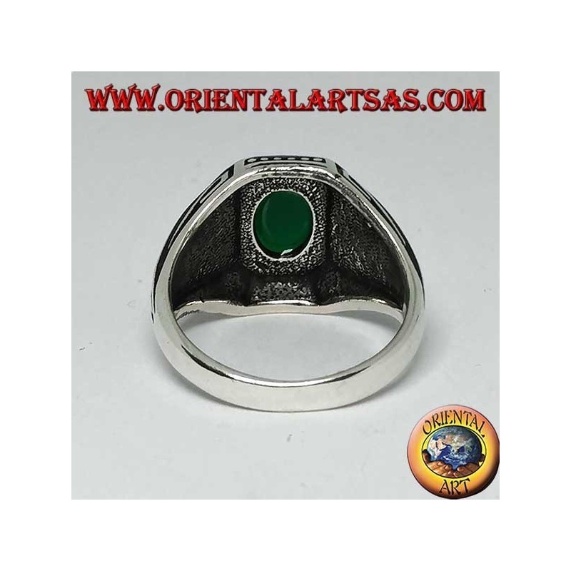 Bague en argent avec cabochon en agate verte ovale et vagues en bas relief sur les côtés
