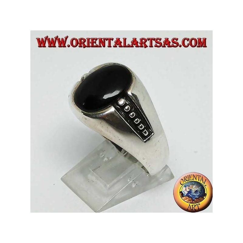 bague en argent avec onyx ovale et points en bas-relief sur les côtés