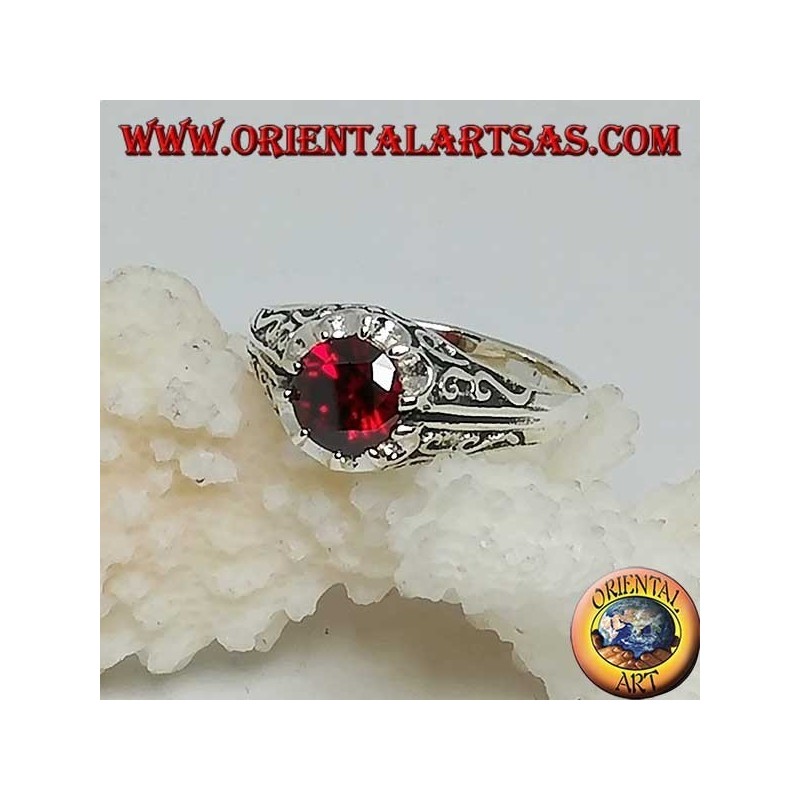Bague en argent incrusté avec un ensemble de zircons grenat