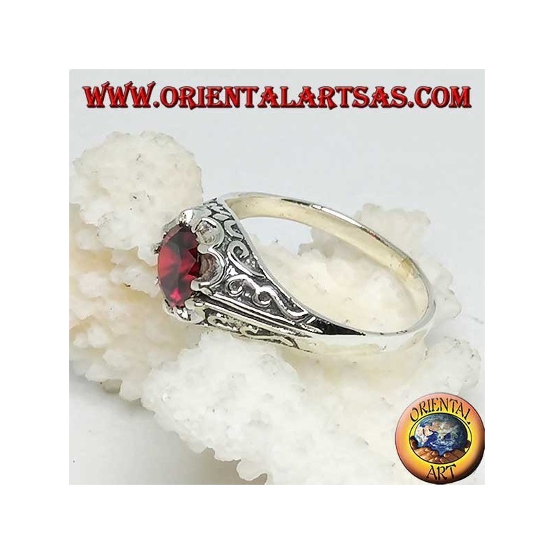 Eingelegter Silberring mit granatfarbenem Zirkon-Set