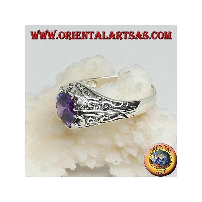 Bague en argent incrusté sertie d'un zircon de couleur améthyste
