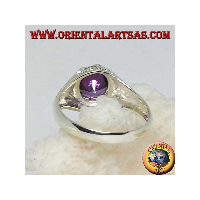 Anillo de plata con incrustaciones con circonita color amatista.