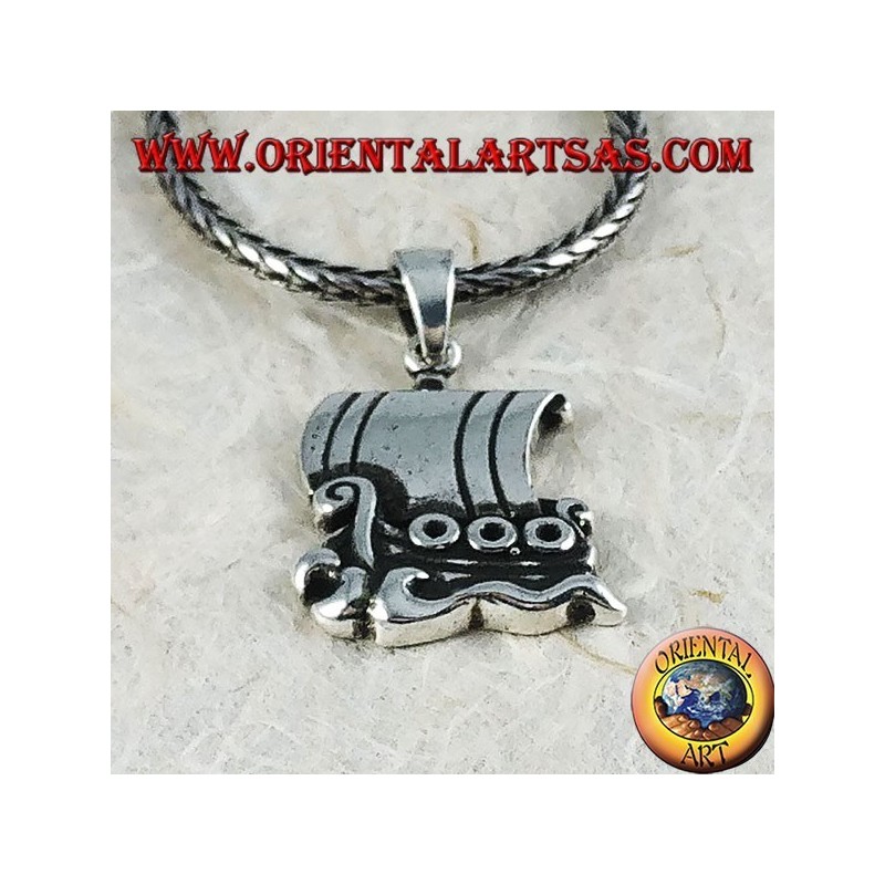 Colgante de plata, buque de guerra de la antigua Grecia