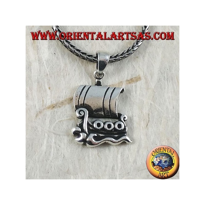 Pendentif en argent, navire de guerre de la Grèce antique