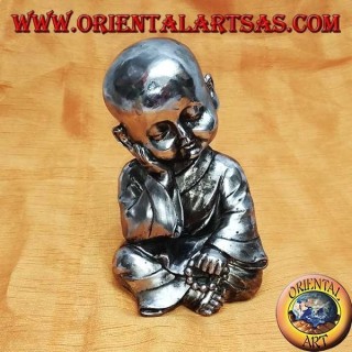 Buddhistischer Schüler in Gedanken (klein) in Harz