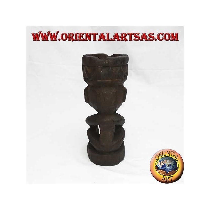 Cenicero en la corona del hombre tribal en madera de teca