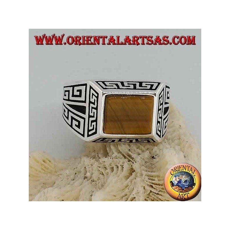 Anillo de plata con ojo de tigre rectangular, rodeado de trastes griegos en bajorrelieve