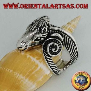 Bague en argent en forme de grosse tête de Bélier