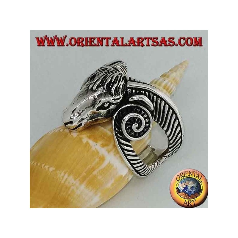 Anillo de plata con forma de una gran cabeza de Aries