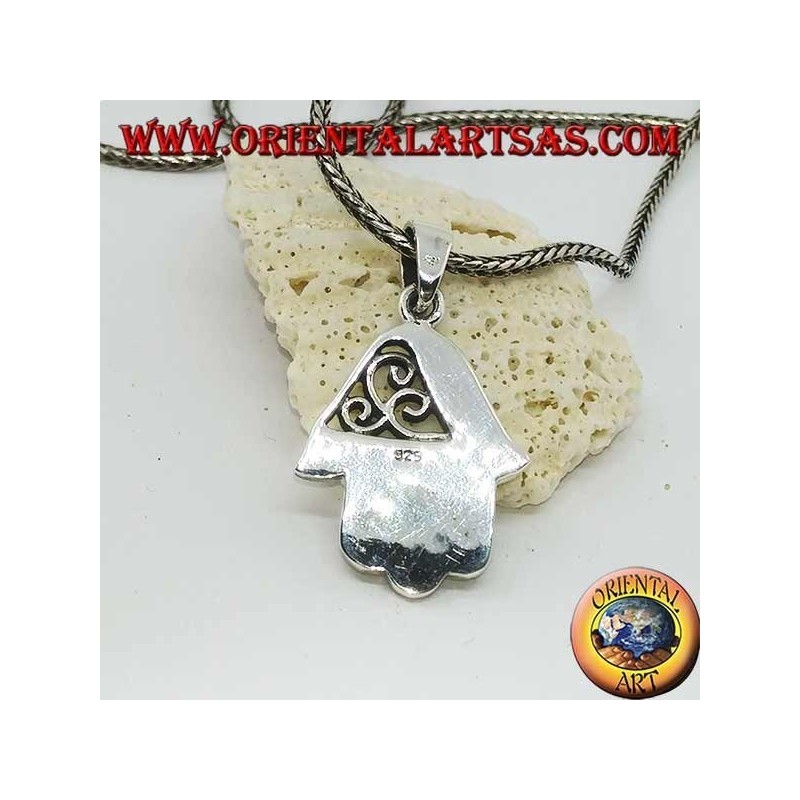 Ciondolo in argento, mano di Fatima con decorazioni ondulate e traforo su un lato