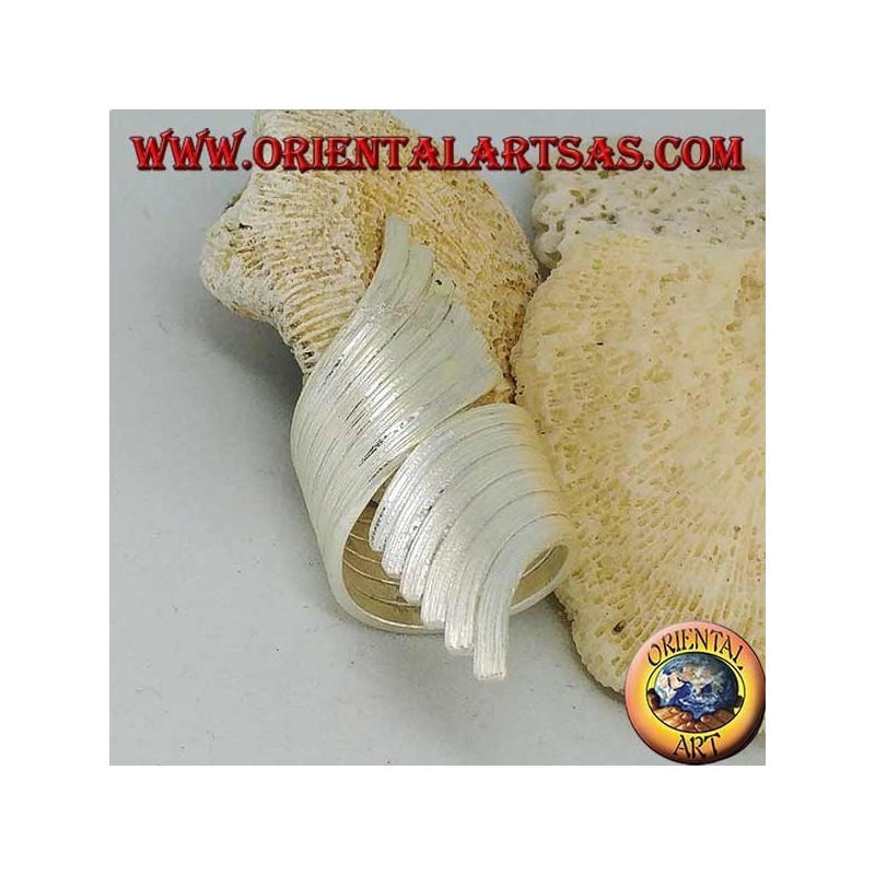 Bague en argent avec large bande côtelée hélicoïdale, Karen