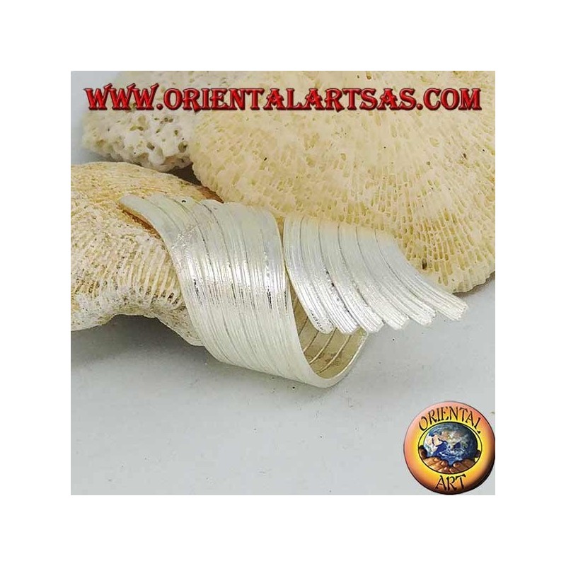 Anello in argento a fascia larga elicoidale rigata, Karen