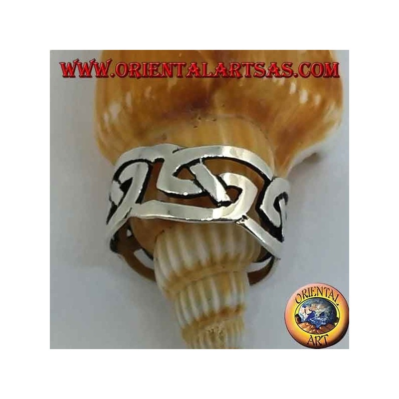 Perforierter Silberring mit keltischem Knoten