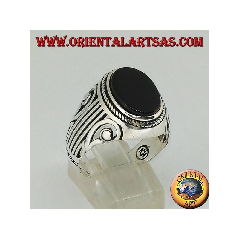 Silver ring with flat oval onyx and a Lira (harp) carved on the sides