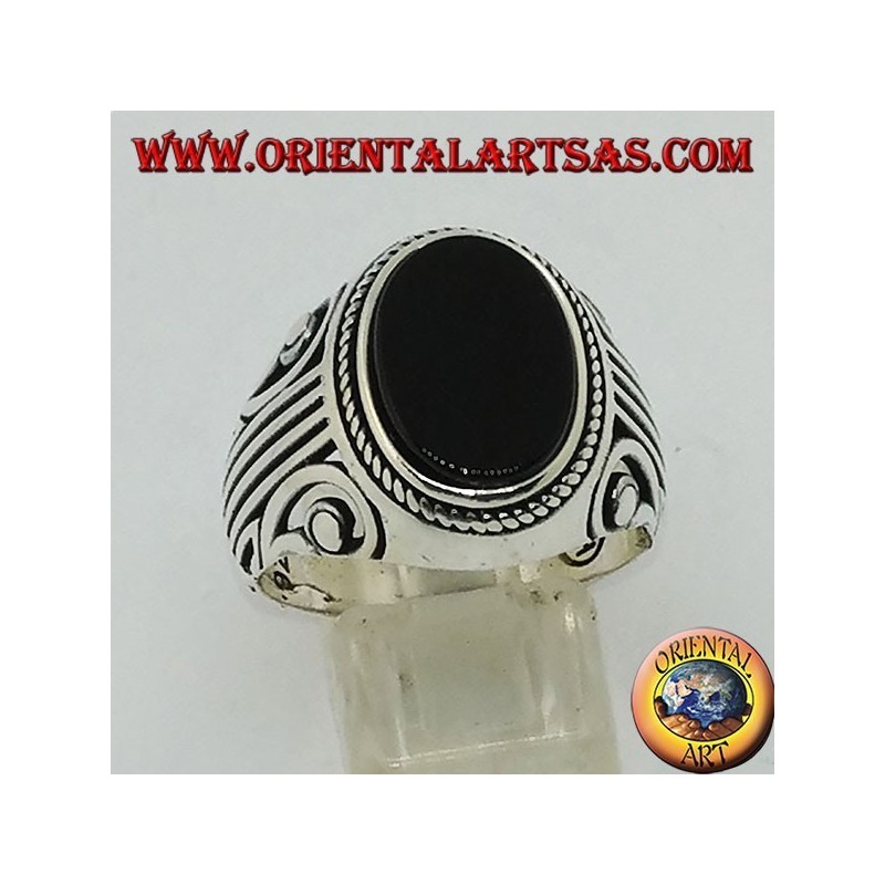 Silver ring with flat oval onyx and a Lira (harp) carved on the sides