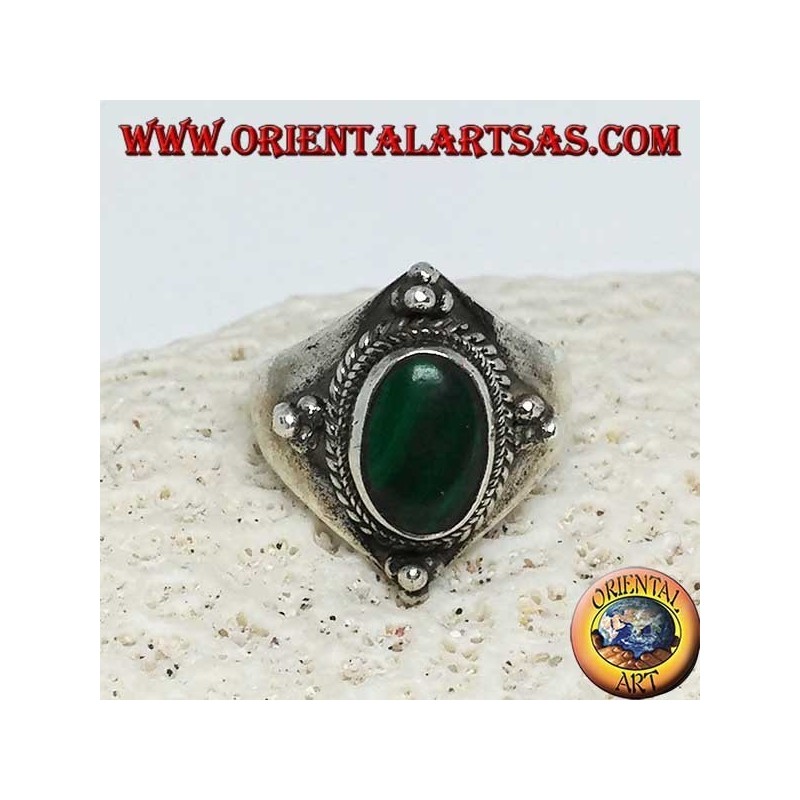 Anello in argento con malachite ovale e decorazioni a palline