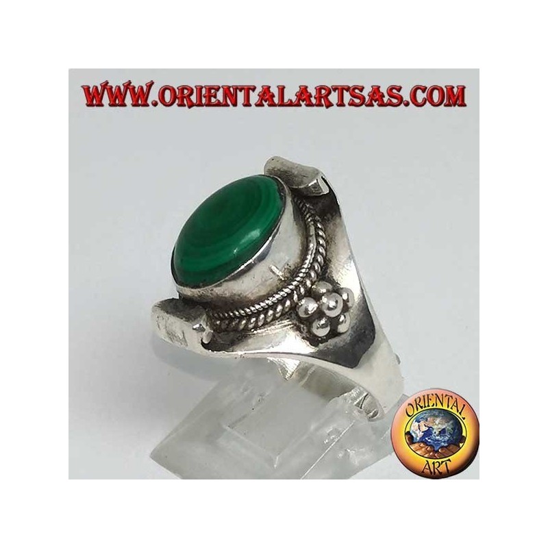 Bague ovale en argent malachite de style népalais