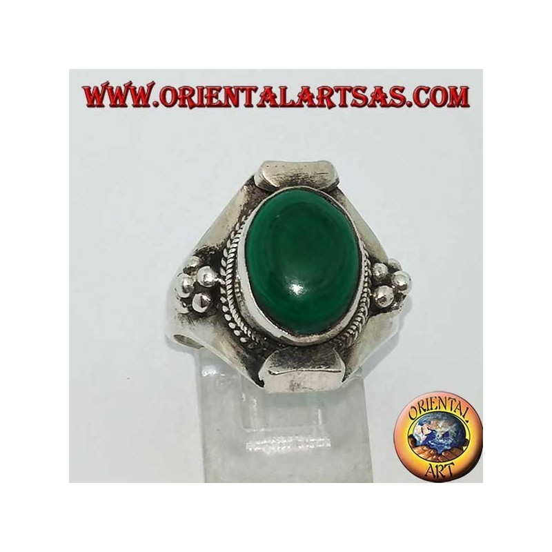 Anillo de plata de malaquita ovalado estilo nepalés