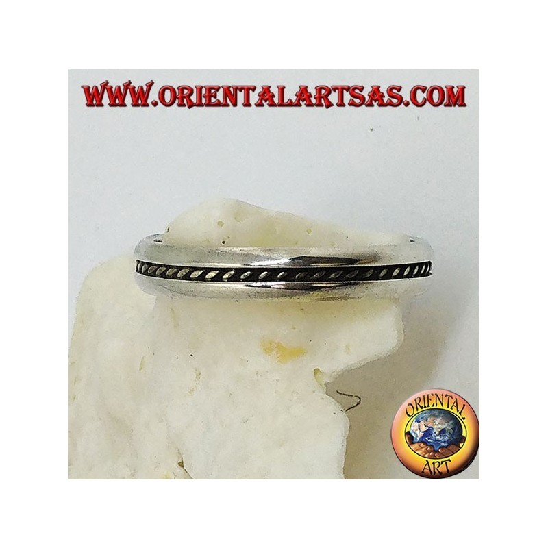 Banda plateada con trenza de bajo relieve central