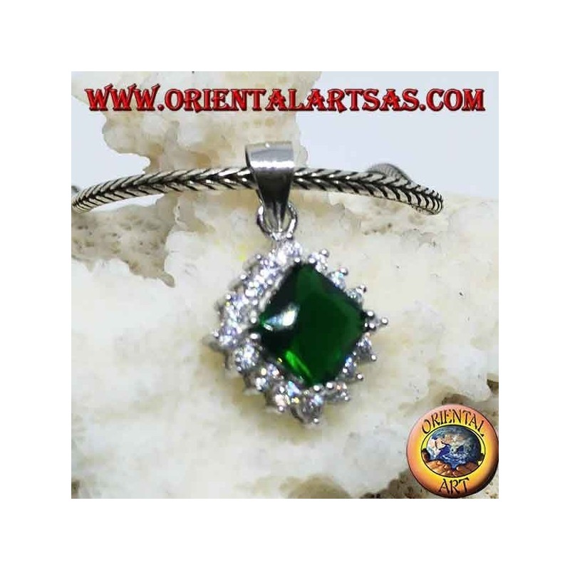 Ciondolo in argento con Zircone color smeraldo quadrato contornato da zirconi
