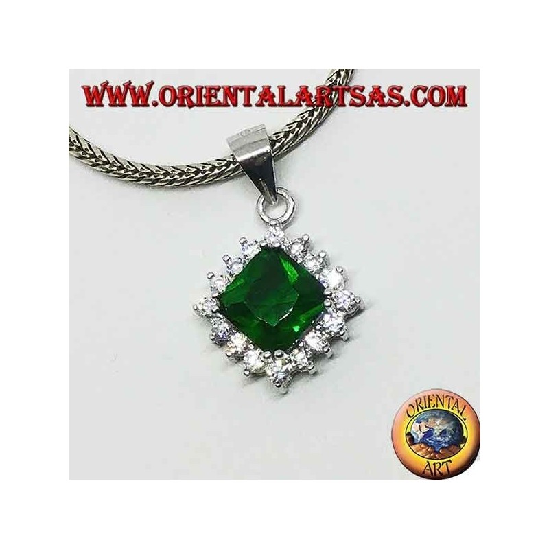 Ciondolo in argento con Zircone color smeraldo quadrato contornato da zirconi
