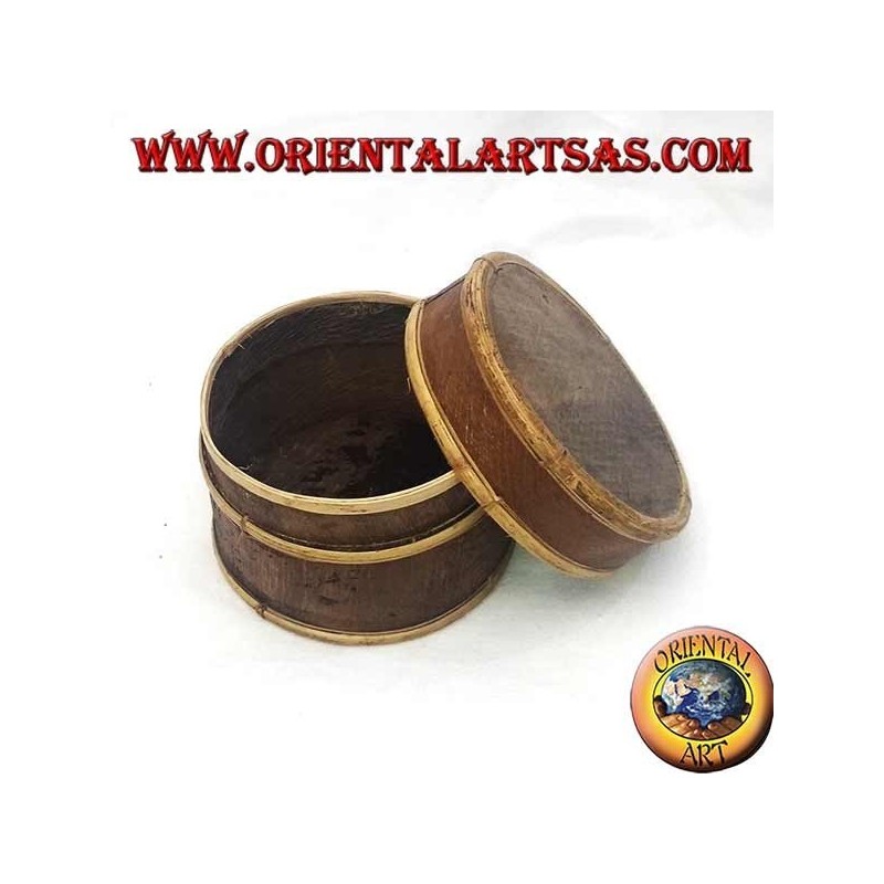 Caja tailandesa en corteza de árbol