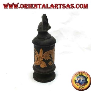 Joyero cilíndrico con grabados florales en bambú y tortuga de madera de caoba