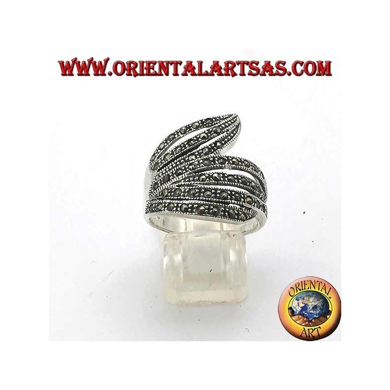 Anello in argento a fascia elicoidale con marcasite