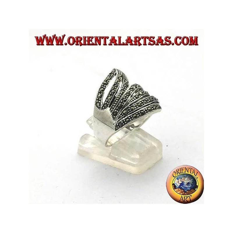 Anello in argento a fascia elicoidale con marcasite