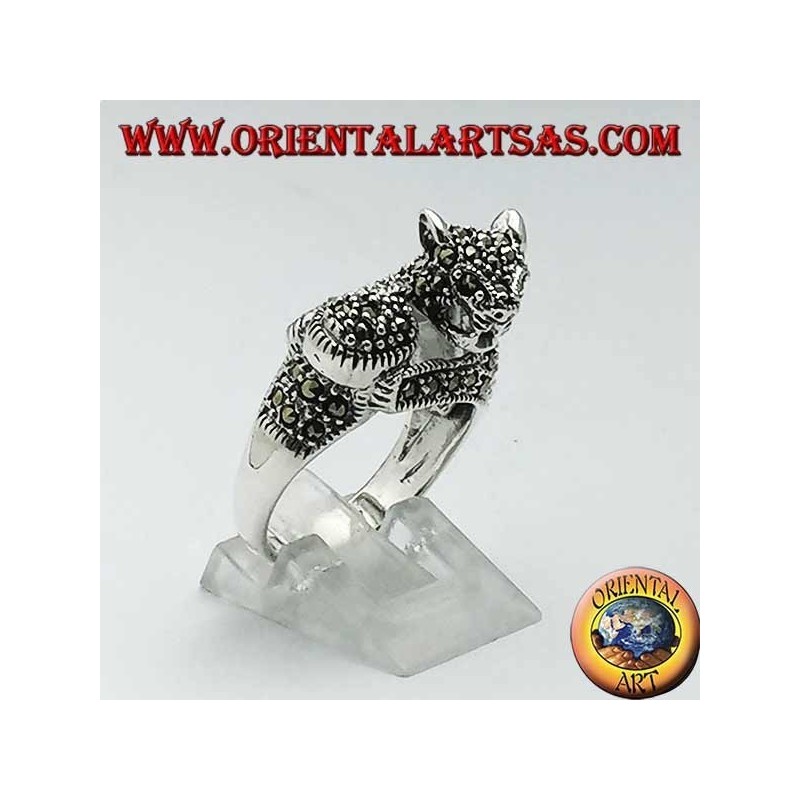Bague en argent, chat avec boule de marcassite