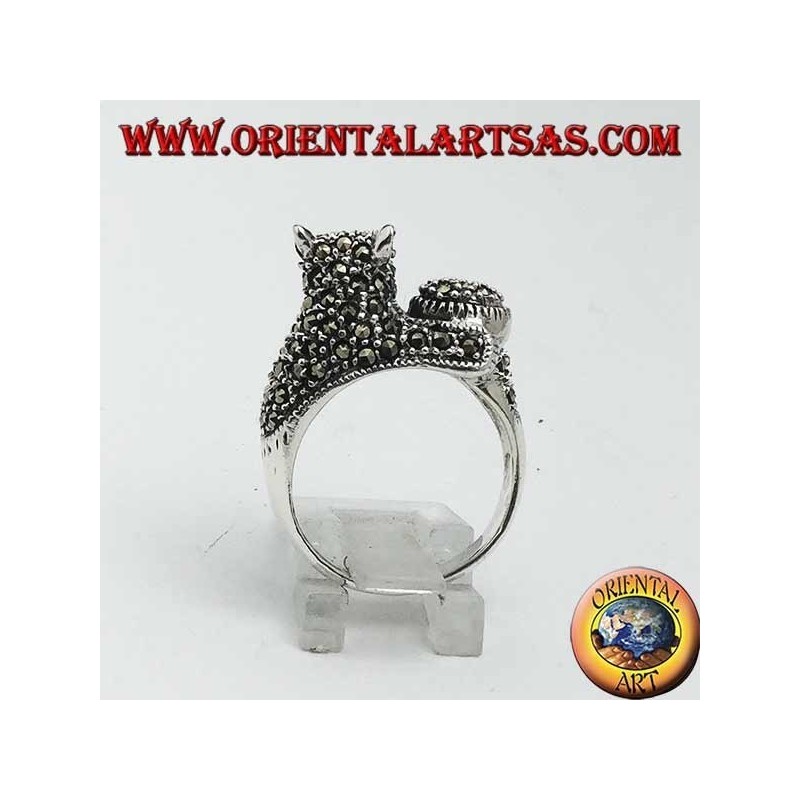 Anillo de plata, gato con bola de marcasita