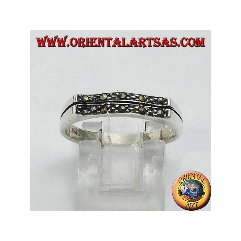 Anello in argento, rettangolo ondeggiato in marcasite