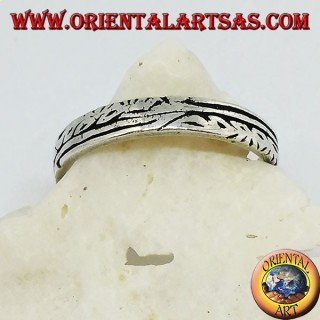 Anillo en plata con grabados