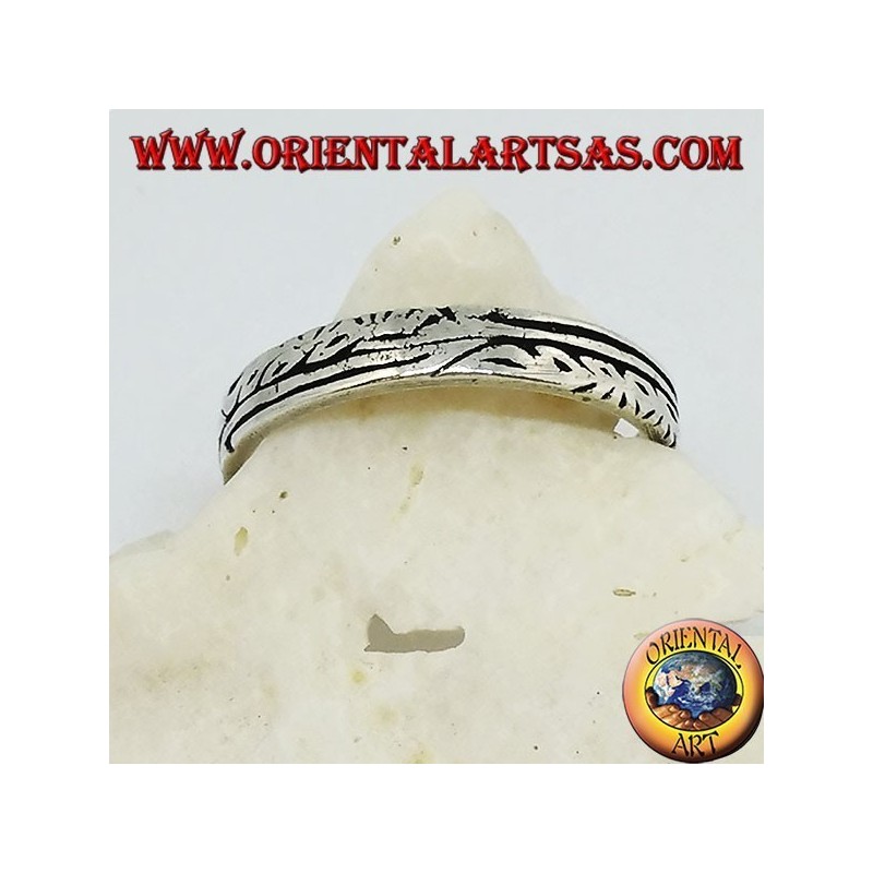 Ring in silver with engravings