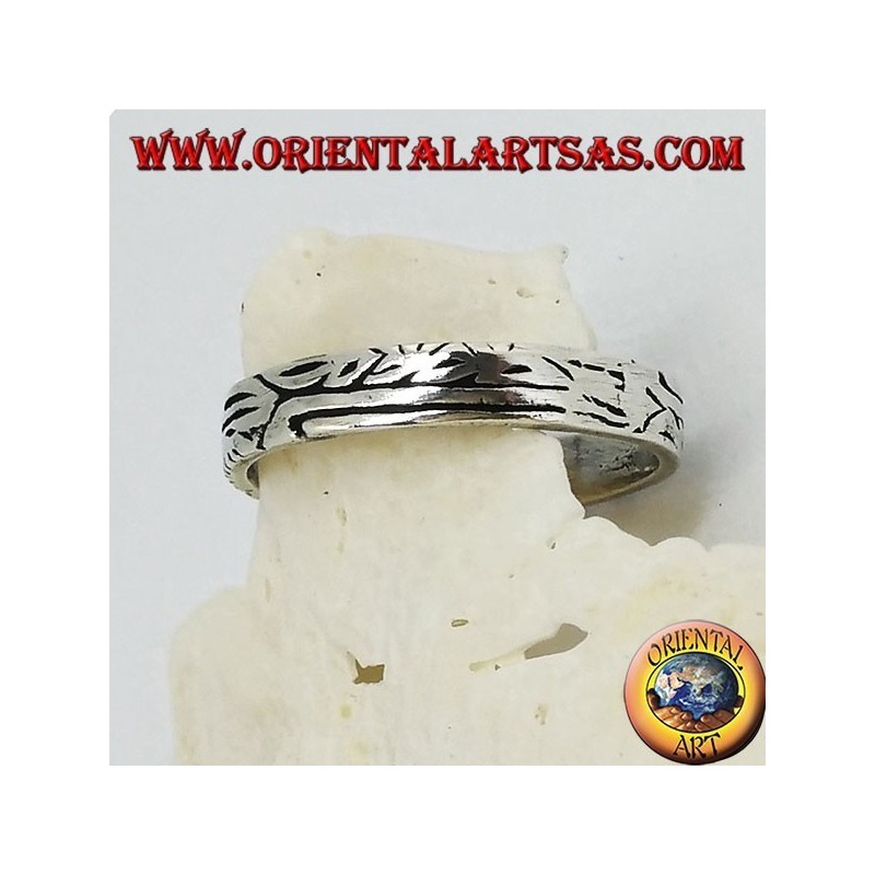 Anillo en plata con grabados