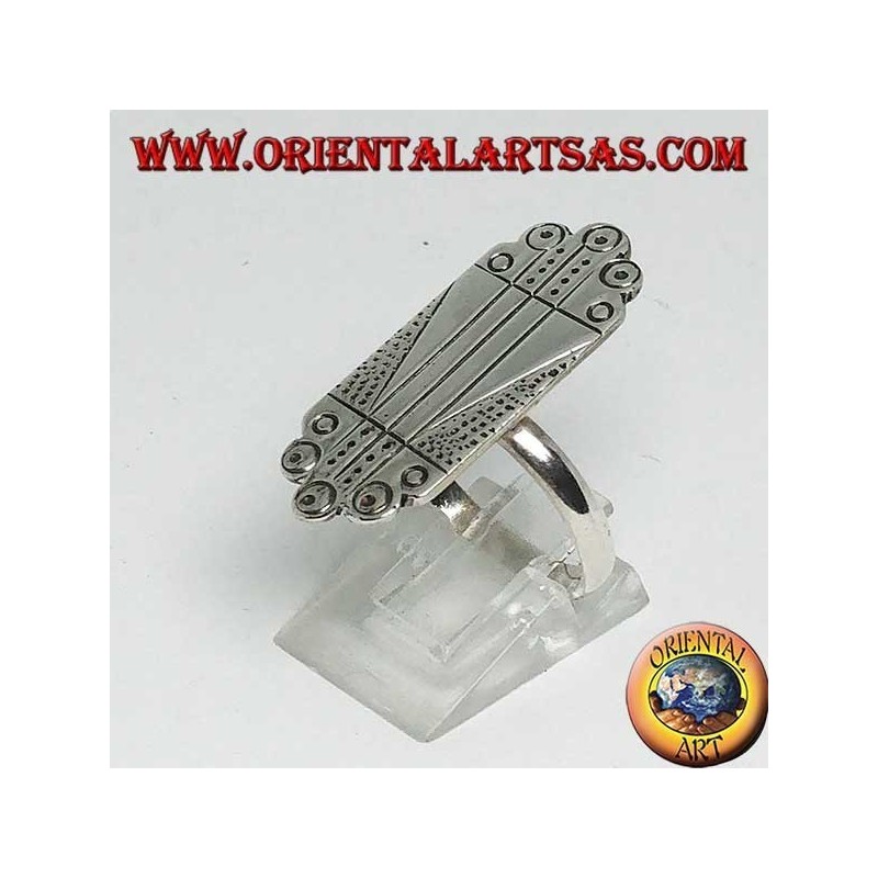 Anillo de plata con grabados artesanales