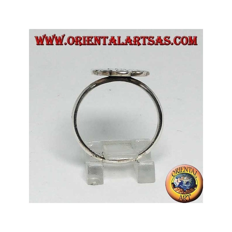 Anillo de plata con grabados artesanales