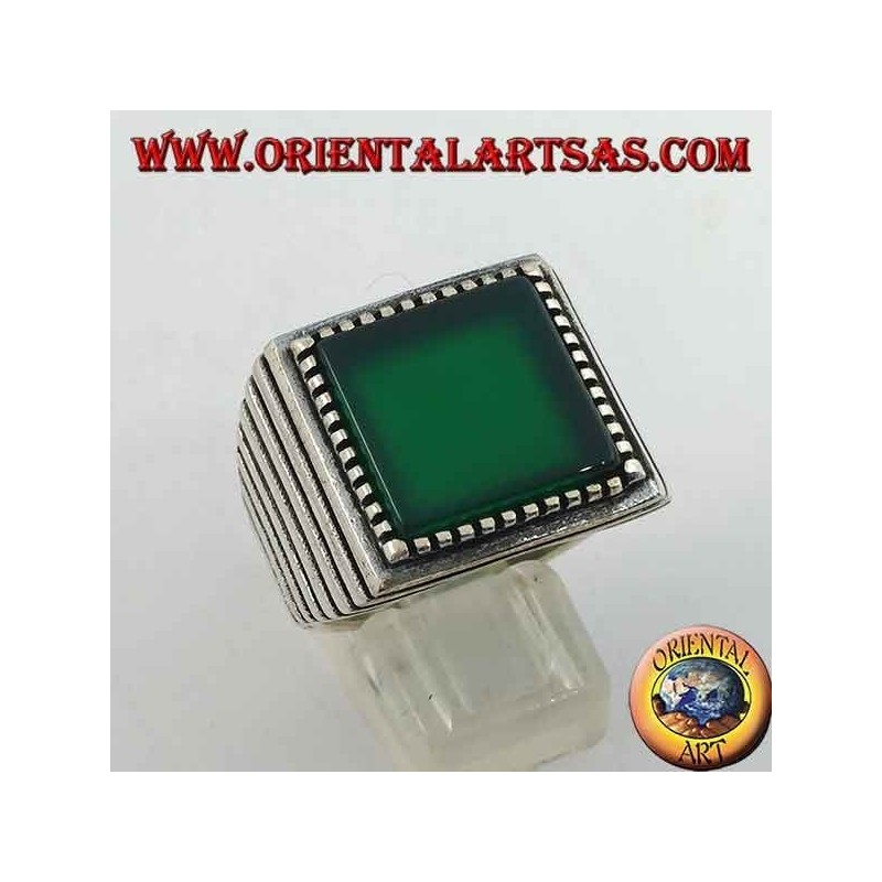 Bague en argent avec grande agate verte carrée, rayée sur les côtés