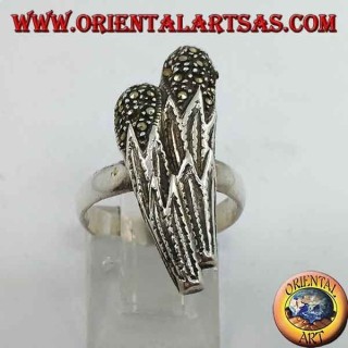 Anello in argento a forma di due mazze con marcasite