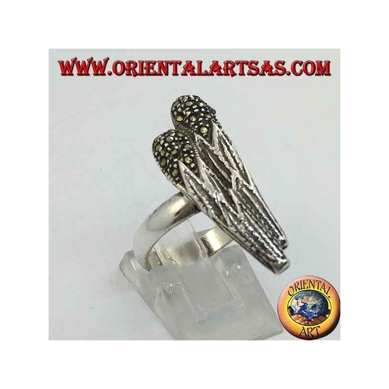 Anillo de plata en forma de dos mazas con marcasita
